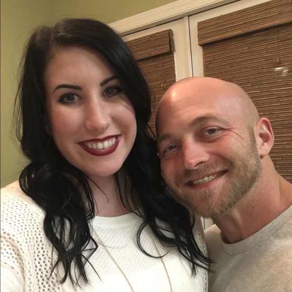 Meet your Posher! 🖤 - Picture 4 of 4